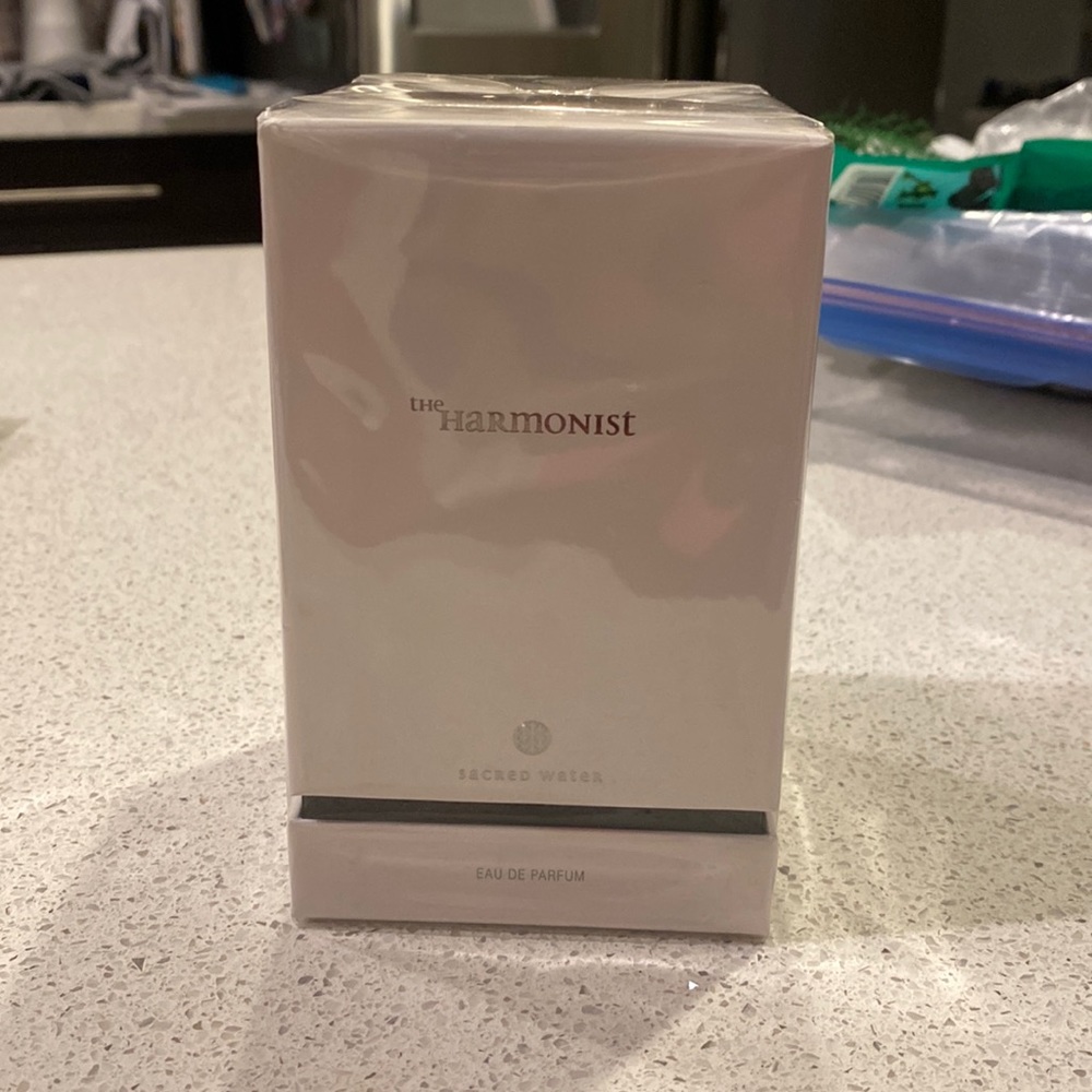 COPY - COPY - The harmonist sacred water parfume